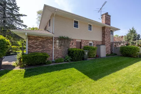 Exterior - 1712 E Maya Ln, Mount Prospect, IL 60056 photo 5 of 5