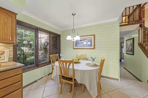 Dining - 1712 E Maya Ln, Mount Prospect, IL 60056 photo 2 of 2