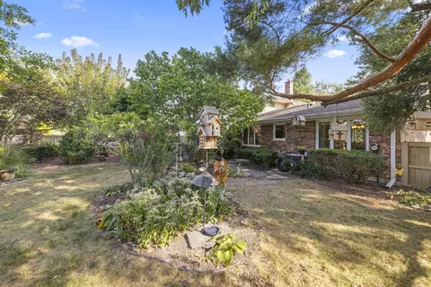 Exterior - 1712 E Maya Ln, Mount Prospect, IL 60056 photo 3 of 5