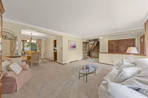 Living - 1712 E Maya Ln, Mount Prospect, IL 60056 photo 2 of 5