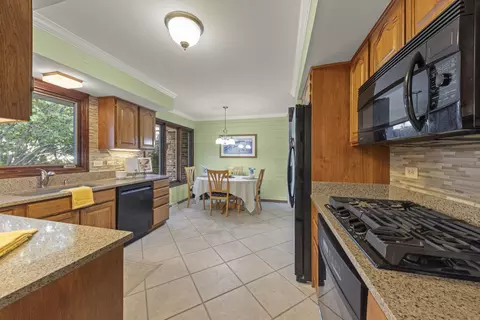 Kitchen - 1712 E Maya Ln, Mount Prospect, IL 60056 photo 1 of 4