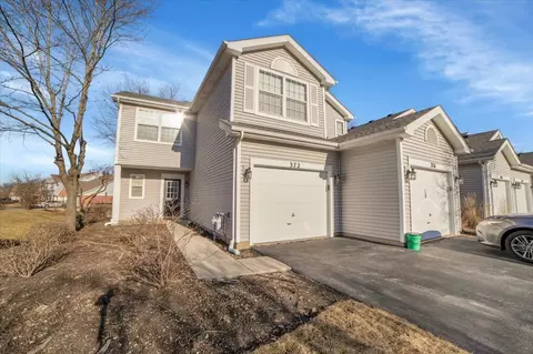 372 Fallbrook Ct, Schaumburg, IL 60194