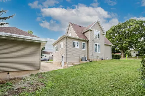 Exterior - 301 E Pierce St, Elburn, IL 60119 photo 6 of 7