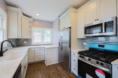 Kitchen - 301 E Pierce St, Elburn, IL 60119 photo 3 of 5