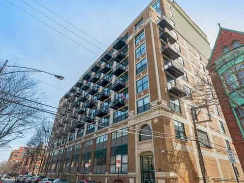 221 E Cullerton St #1021, Chicago, IL 60616