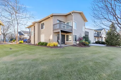 7554 Bristol Ln #6, Hanover Park, IL 60133
