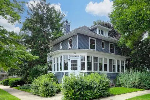 204 Spring Ave, Naperville, IL 60540