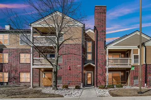 202 Glengarry Dr #106, Bloomingdale, IL 60108