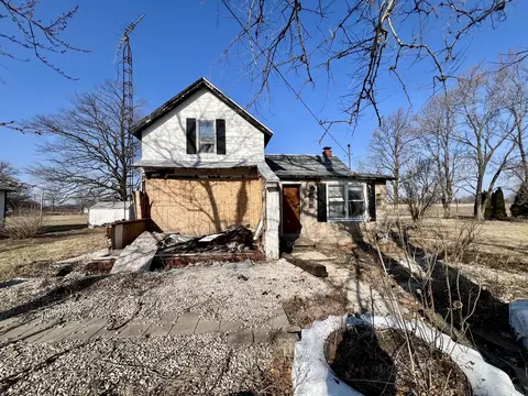 304 S Walnut St, Loda, IL 60948