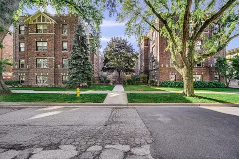 28 6th Ave #GC, La Grange, IL 60525