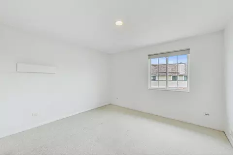 Bedroom - 2545 Windsor Ln, Northbrook, IL 60062 photo 4 of 7