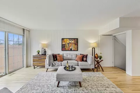 Living - 2545 Windsor Ln, Northbrook, IL 60062 photo 2 of 6