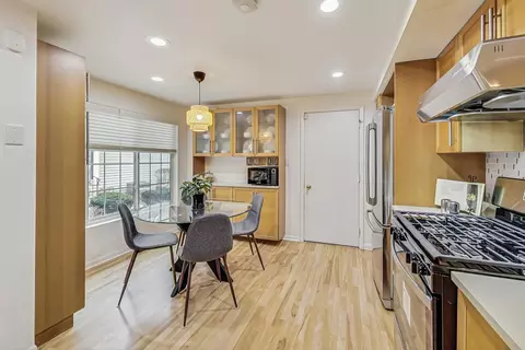 Kitchen - 2545 Windsor Ln, Northbrook, IL 60062 photo 2 of 3