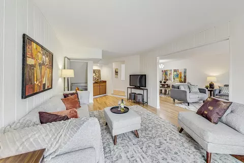 Living - 2545 Windsor Ln, Northbrook, IL 60062 photo 4 of 6