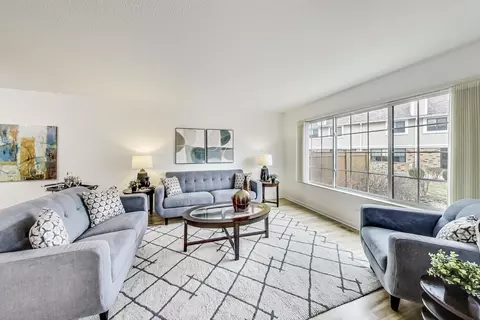 Living - 2545 Windsor Ln, Northbrook, IL 60062 photo 1 of 6