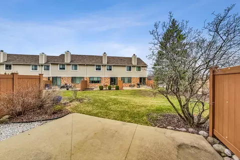 Exterior - 2545 Windsor Ln, Northbrook, IL 60062 photo 4 of 6