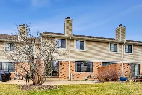 Exterior - 2545 Windsor Ln, Northbrook, IL 60062 photo 3 of 6