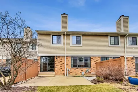 Exterior - 2545 Windsor Ln, Northbrook, IL 60062 photo 2 of 6
