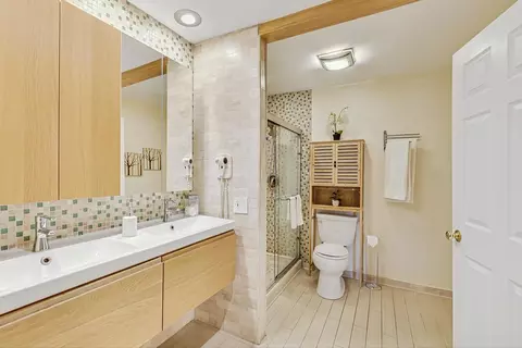 Bath - 2545 Windsor Ln, Northbrook, IL 60062 photo 2 of 4