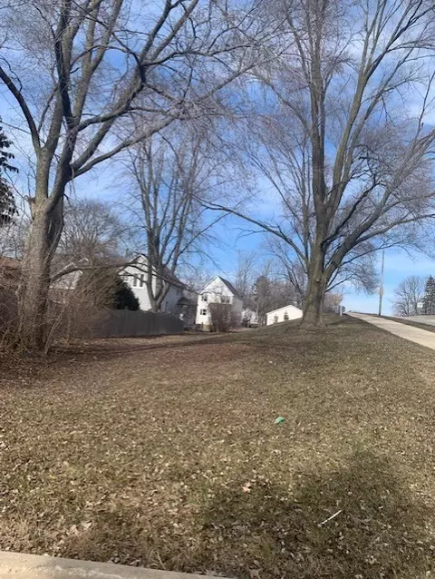636 E 4th Ave, Naperville, IL 60540 photo 3