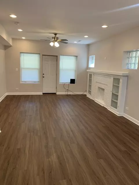 Living - 6330 S Artesian Ave, Chicago, IL 60629 photo 3 of 6