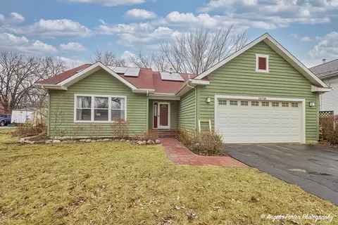 24748 W Highwoods Dr, Lake Villa, IL 60046