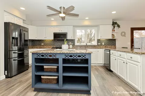 Kitchen - 1816 Channel Beach Ave, Johnsburg, IL 60051 photo 3 of 6