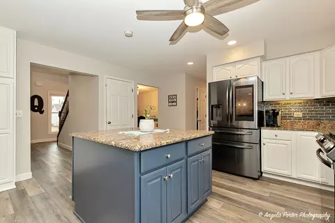Kitchen - 1816 Channel Beach Ave, Johnsburg, IL 60051 photo 4 of 6
