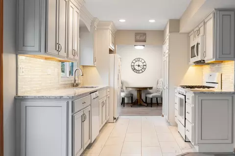 Kitchen - 2262 Highfield Ln, Aurora, IL 60504 photo 1 of 4