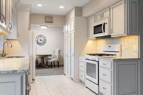 Kitchen - 2262 Highfield Ln, Aurora, IL 60504 photo 3 of 4