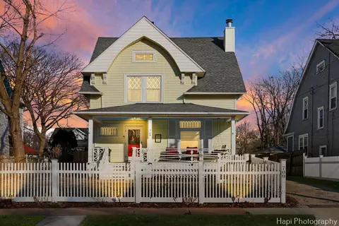 709 N County St, Waukegan, IL 60085
