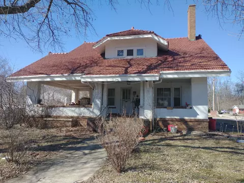 215 N Union St, Lincoln, IL 62656