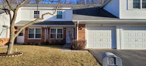 62 Willow Cir, Cary, IL 60013
