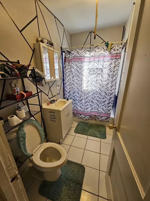 Bath - Undisclosed, Chicago, IL 60644 photo 1 of 2