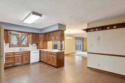 Kitchen - 1802 Charles St, Morris, IL 60450 photo 3 of 3