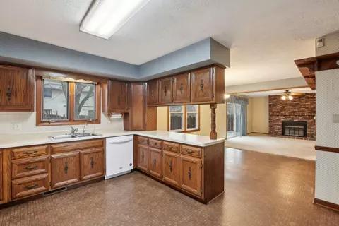 Kitchen - 1802 Charles St, Morris, IL 60450 photo 2 of 3