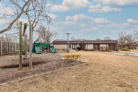 199 Stafford Dr, Wheeling, IL 60090 photo 16
