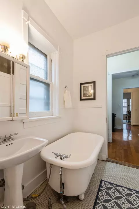 Bath - 5111 S Cornell Ave #1, Chicago, IL 60615 photo 2 of 2