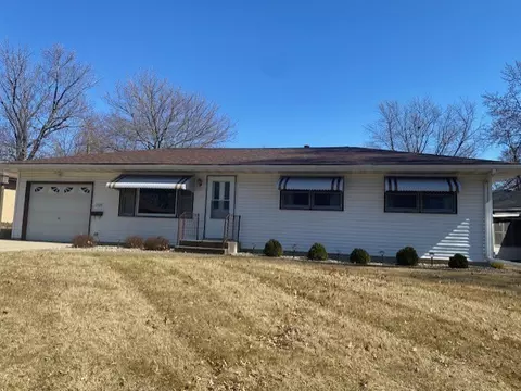1709 Calhoun St, Peru, IL 61354