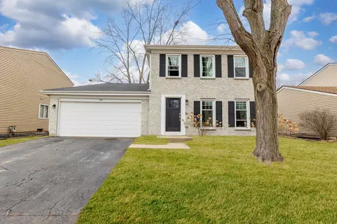 718 Iroquois Trl, Carol Stream, IL 60188