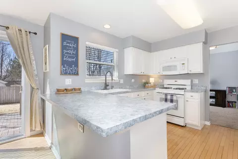 Kitchen - 10665 Cape Cod Ln, Huntley, IL 60142 photo 4 of 4