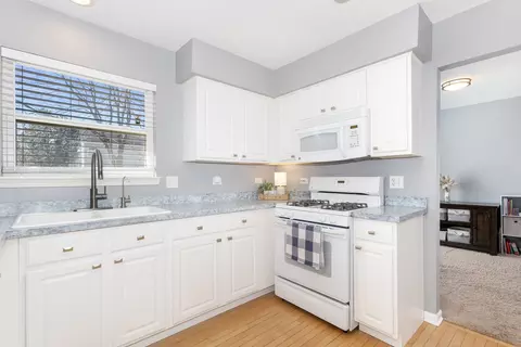 Kitchen - 10665 Cape Cod Ln, Huntley, IL 60142 photo 3 of 4