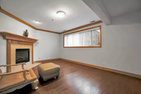 Living - 32 E Hattendorf Ave #1B, Roselle, IL 60172 photo 1 of 4