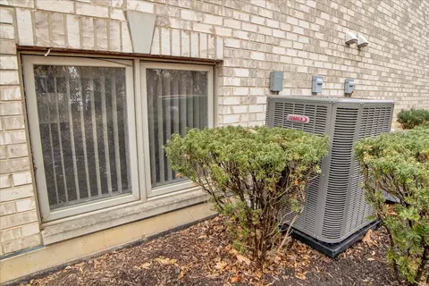 Exterior - 32 E Hattendorf Ave #1B, Roselle, IL 60172 photo 7 of 10