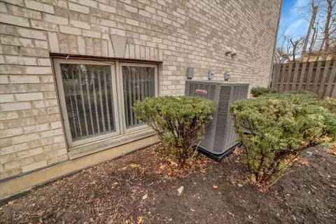 Exterior - 32 E Hattendorf Ave #1B, Roselle, IL 60172 photo 6 of 10