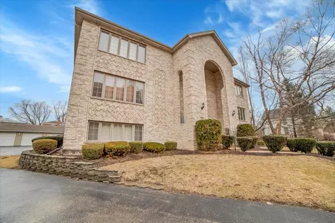 Exterior - 32 E Hattendorf Ave #1B, Roselle, IL 60172 photo 2 of 10