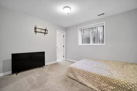 Bedroom - 32 E Hattendorf Ave #1B, Roselle, IL 60172 photo 4 of 6
