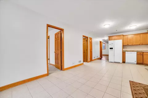 Entry Way - 32 E Hattendorf Ave #1B, Roselle, IL 60172 photo 1 of 1