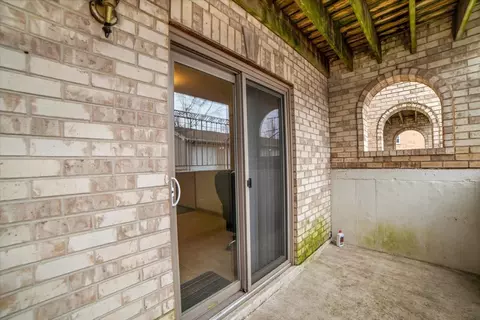 Exterior - 32 E Hattendorf Ave #1B, Roselle, IL 60172 photo 5 of 10