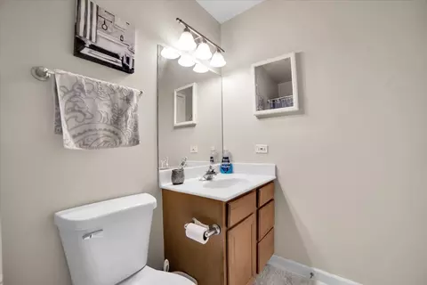 Bath - 32 E Hattendorf Ave #1B, Roselle, IL 60172 photo 2 of 4